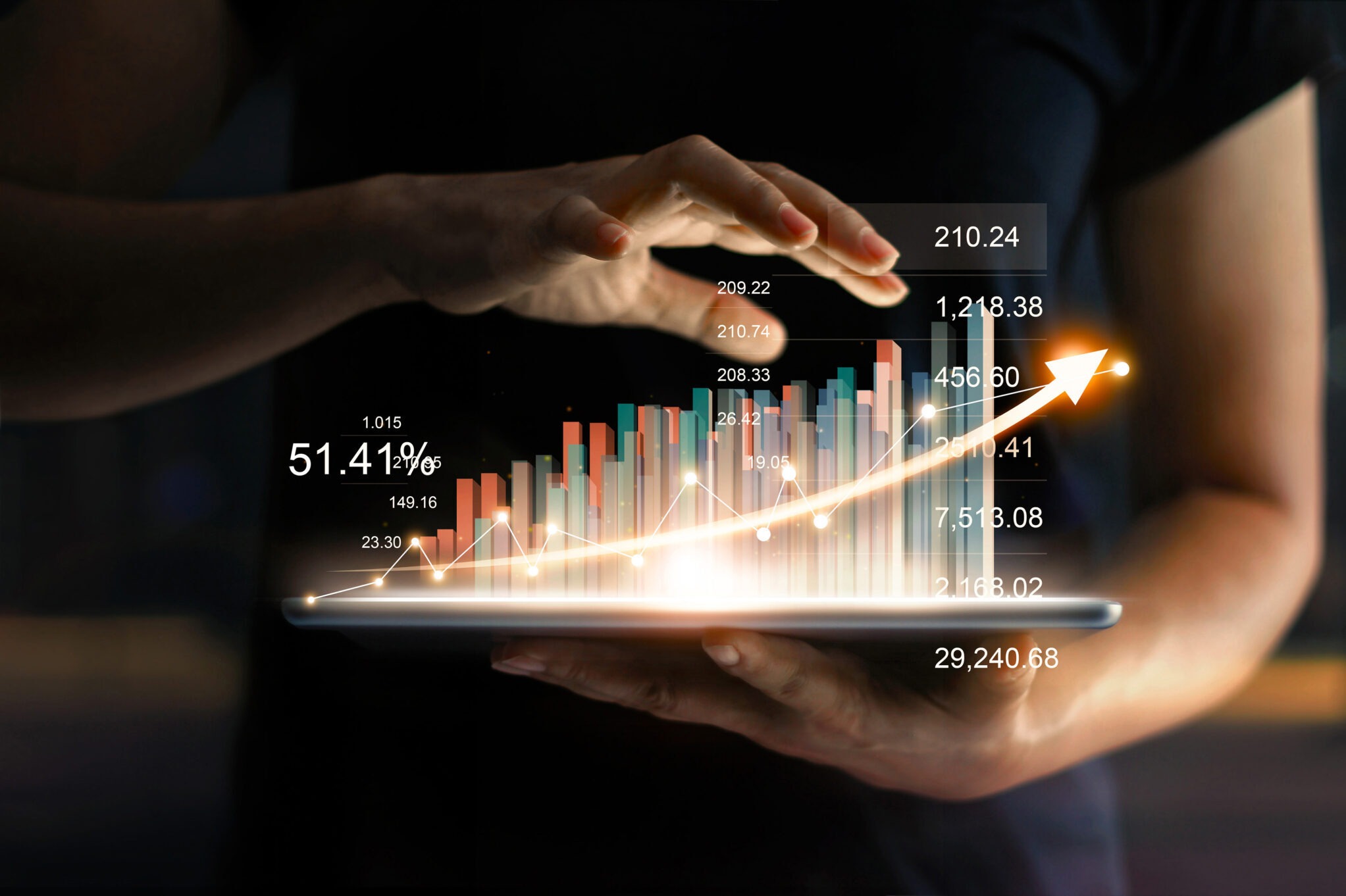 cropped-businessman-holding-tablet-showing-growing-virtual-hologram-statistics-graph-chart-with-arrow-up-scaled-1.jpg